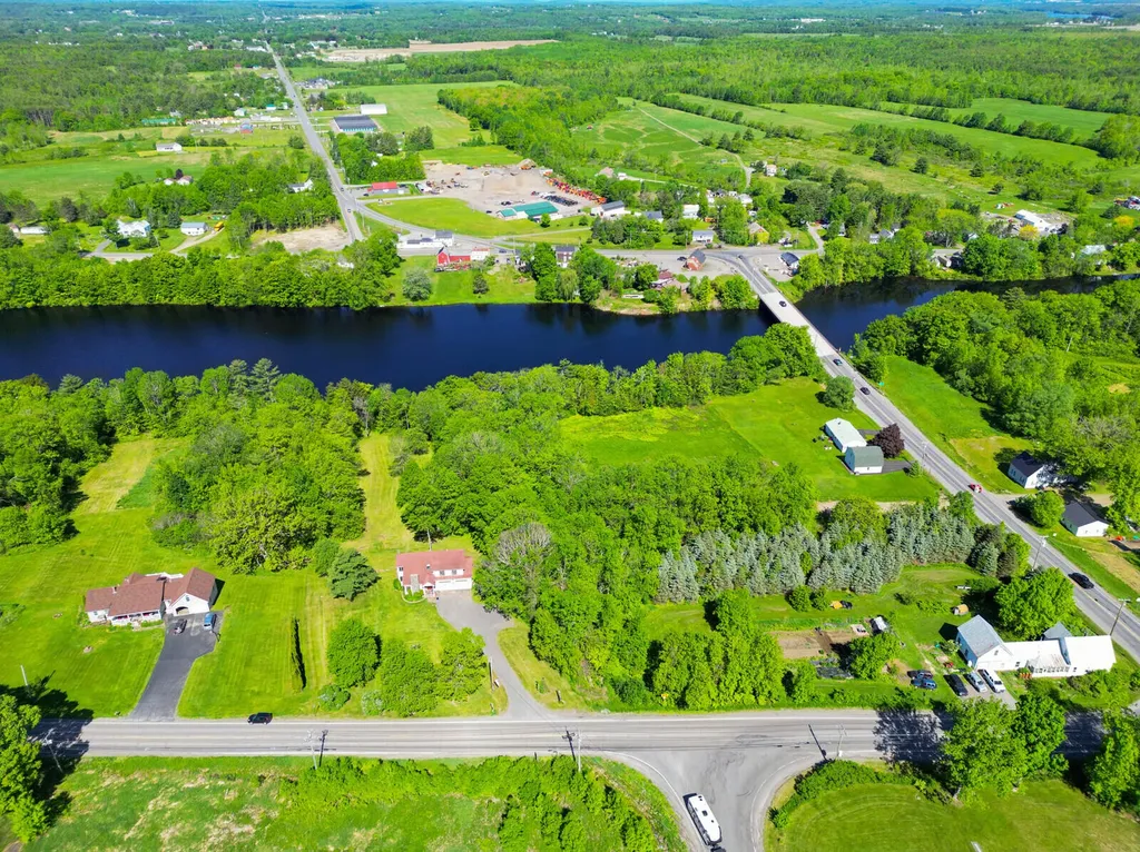 19 Falls Road Benton ME 04901