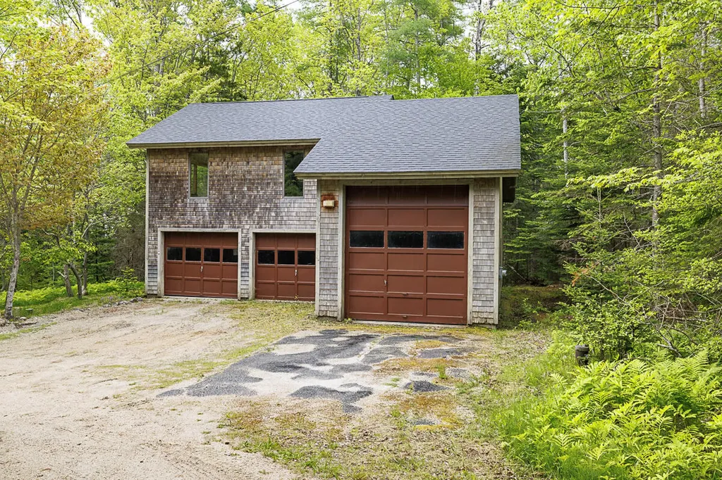 585 Bay Road Brooklin ME 04616