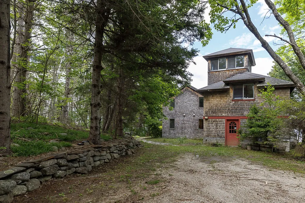 585 Bay Road Brooklin ME 04616