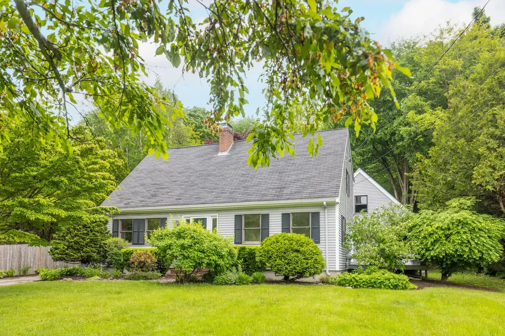 30 Eaton Avenue Camden ME 04843