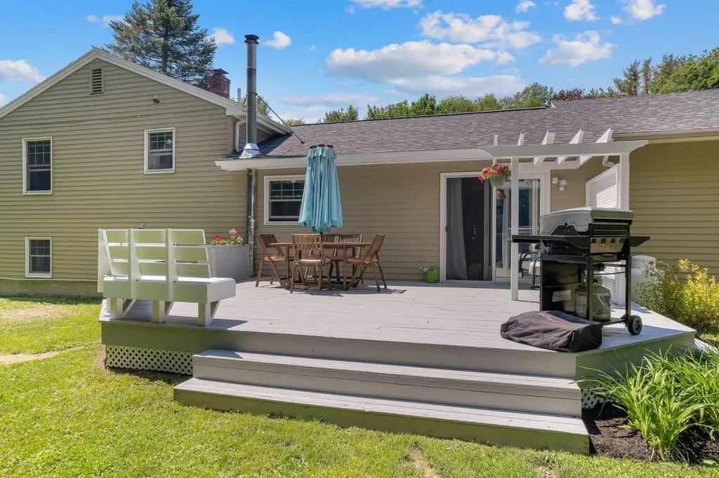 11 Sheffield Avenue Lewiston ME 04240
