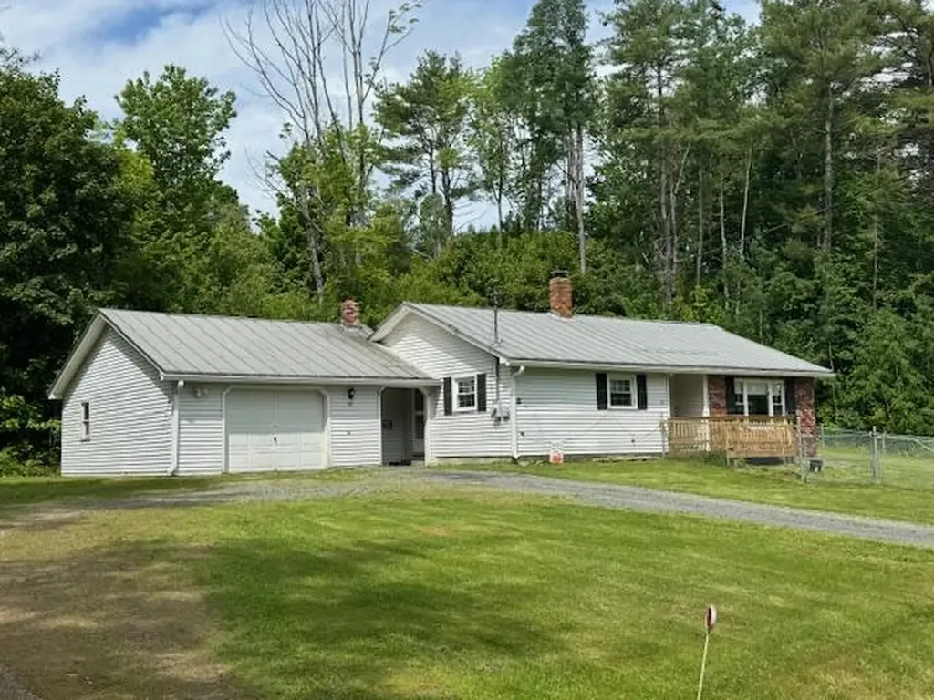 30 Riverside Drive Hartland ME 04943