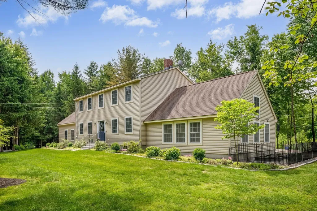 36 Blake Road Farmingdale ME 04344