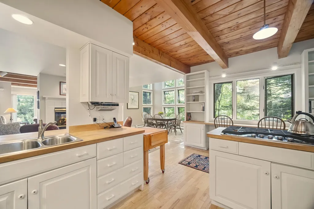 23 Acadia Drive Rockland ME 04841