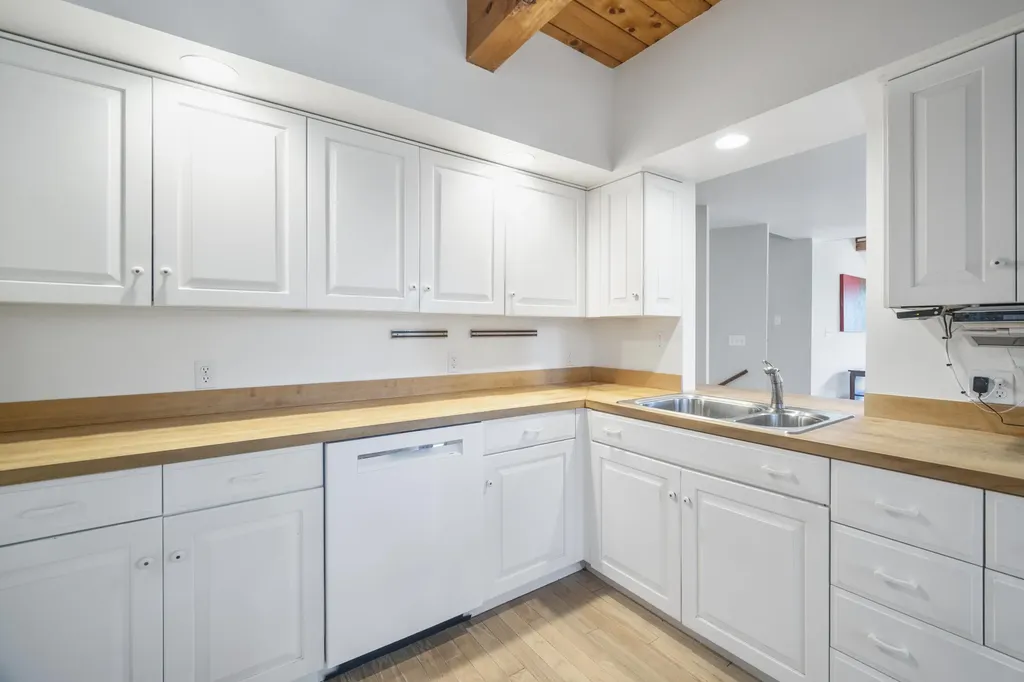 23 Acadia Drive Rockland ME 04841