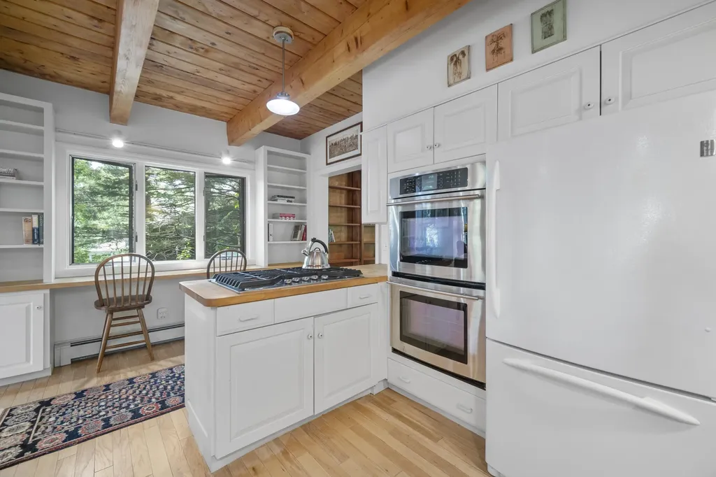 23 Acadia Drive Rockland ME 04841