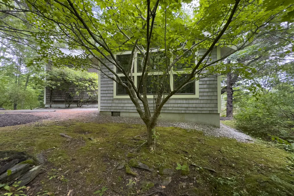 23 Acadia Drive Rockland ME 04841