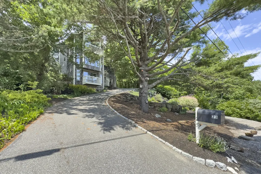 23 Acadia Drive Rockland ME 04841