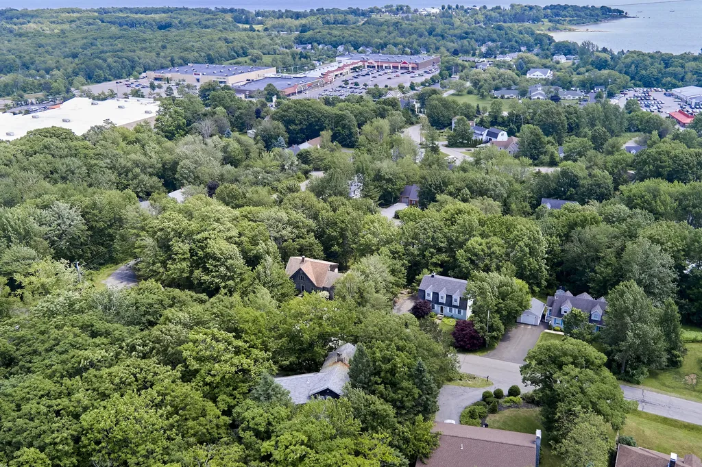 23 Acadia Drive Rockland ME 04841
