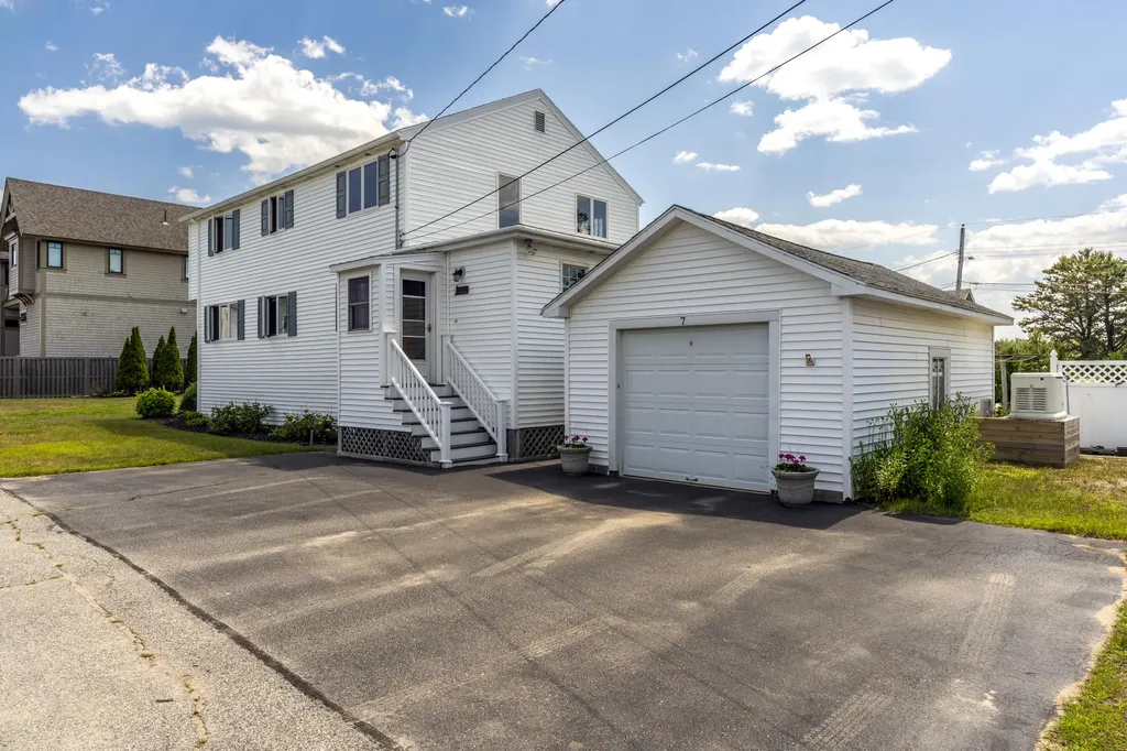 7 New Salt Road Old Orchard Beach ME 04064