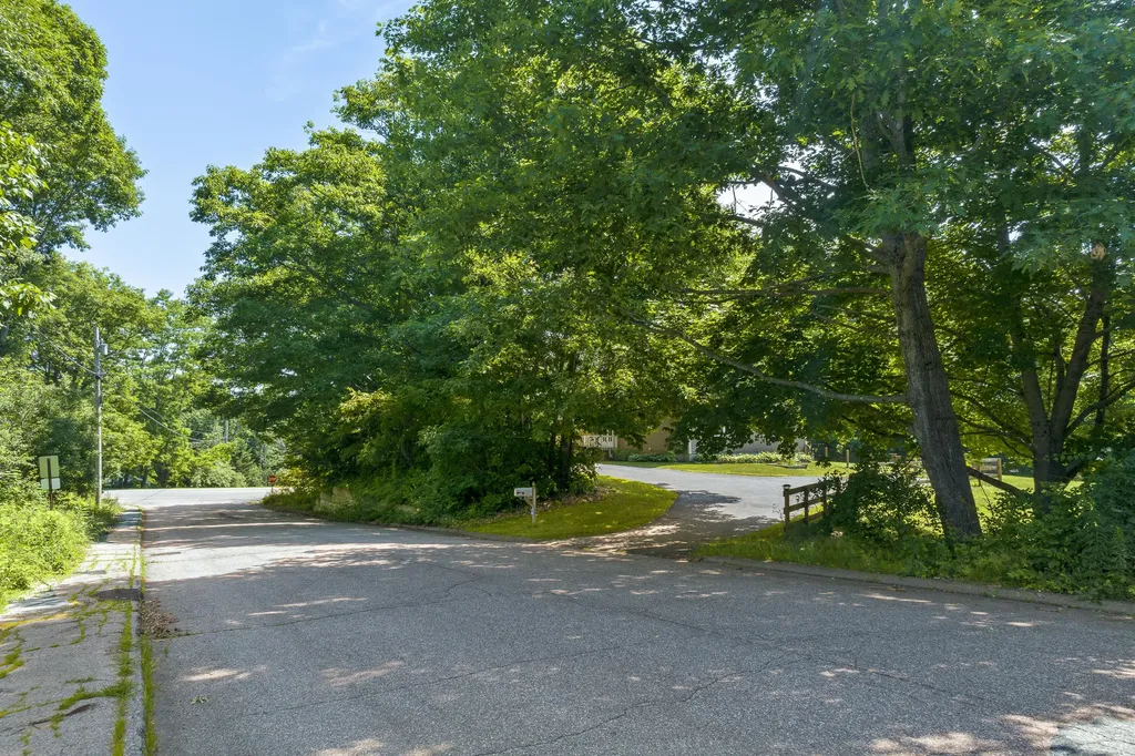 1 Fox Run Drive Brunswick ME 04011