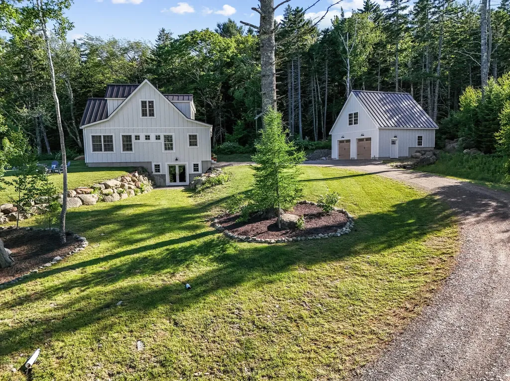 48 Old Stone Road Lincolnville ME 04849