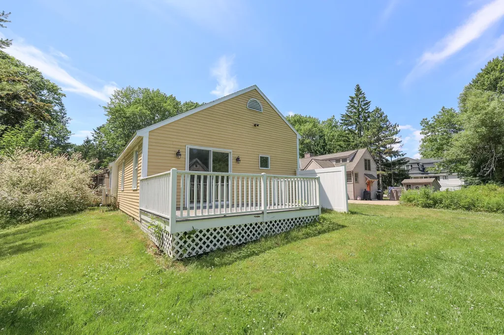 15 Oak Street Kennebunkport ME 04046