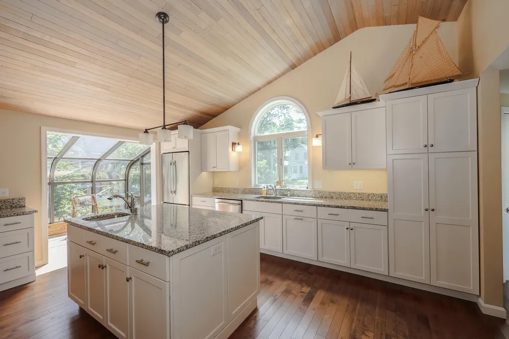 15 Oak Street Kennebunkport ME 04046