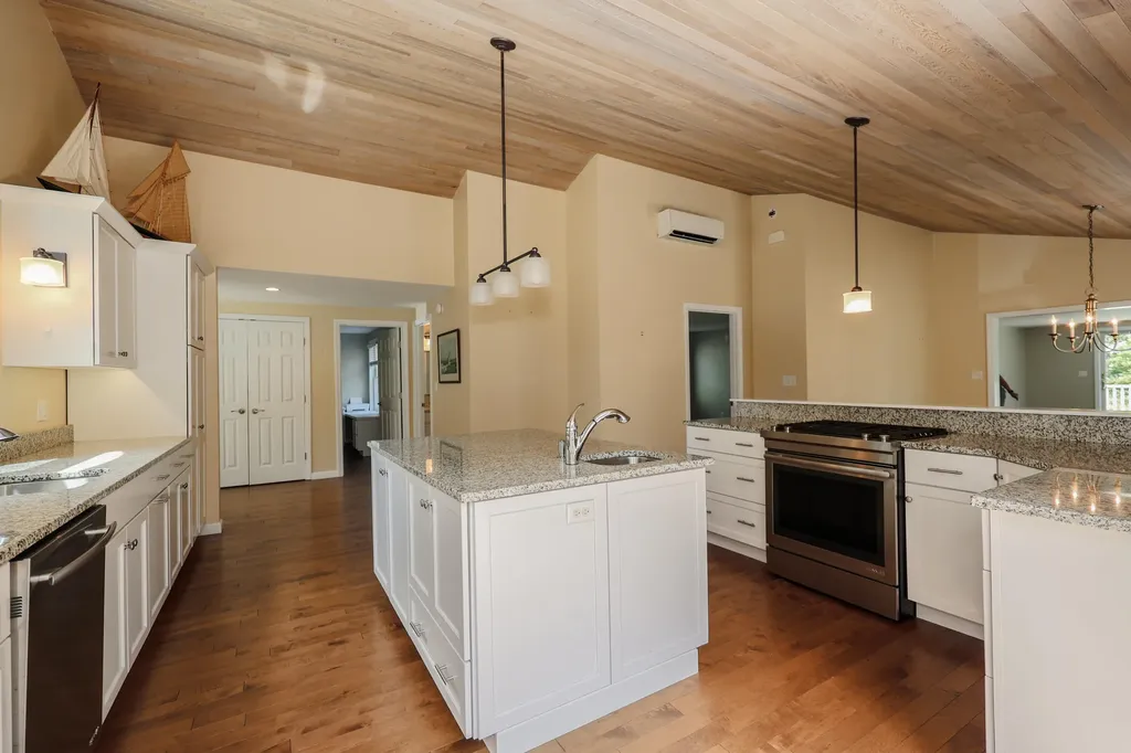 15 Oak Street Kennebunkport ME 04046