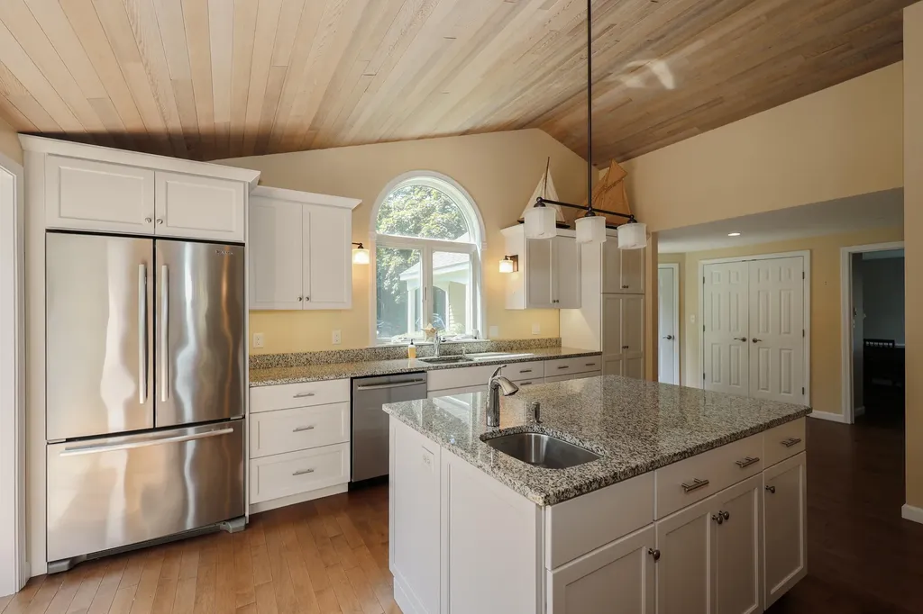 15 Oak Street Kennebunkport ME 04046
