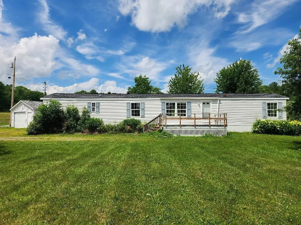 9 Smith Lane Levant ME 04456