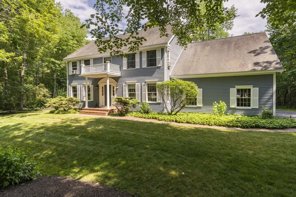3 Spruce Lane Falmouth ME 04105