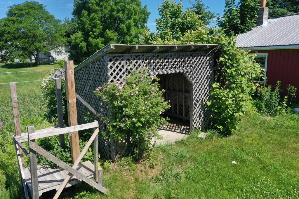 266 Lebanon Road Winterport ME 04496