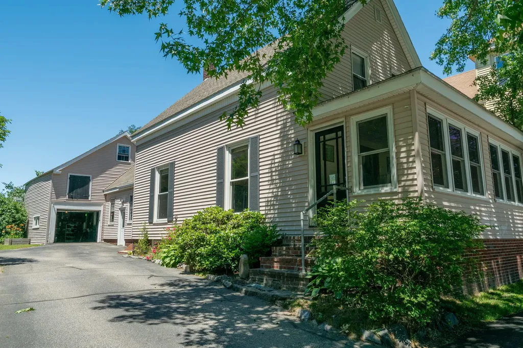 36 Veranda Street Portland ME 04103