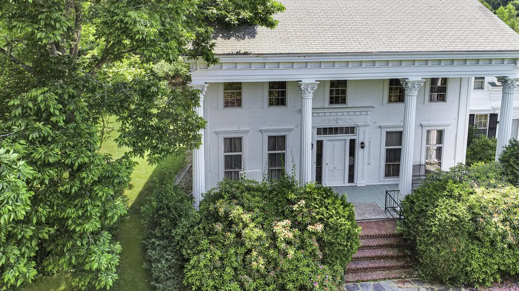 220 Bristol Road Damariscotta ME 04543
