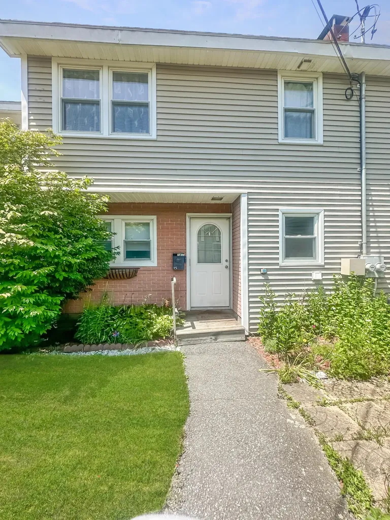 15 Blue Hill W Bangor ME 04401