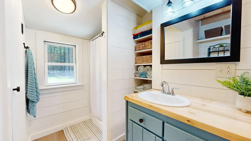 46 W Lake Drive Monmouth ME 04259