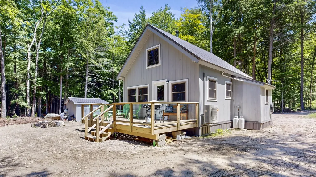 46 W Lake Drive Monmouth ME 04259