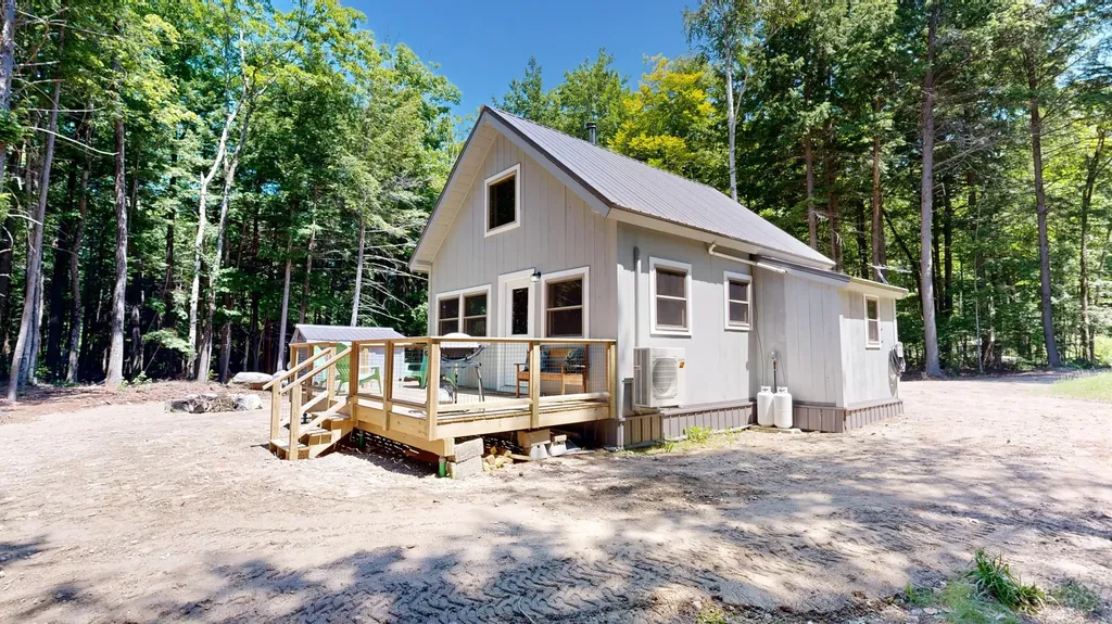 46 W Lake Drive Monmouth ME 04259