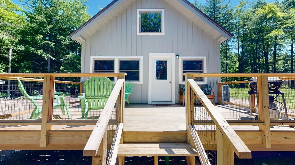 46 W Lake Drive Monmouth ME 04259