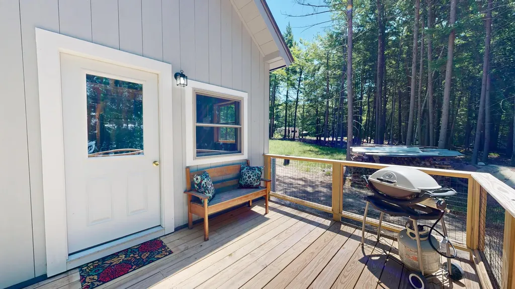 46 W Lake Drive Monmouth ME 04259