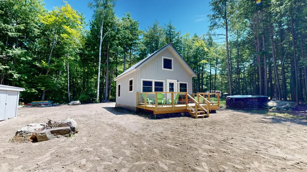 46 W Lake Drive Monmouth ME 04259