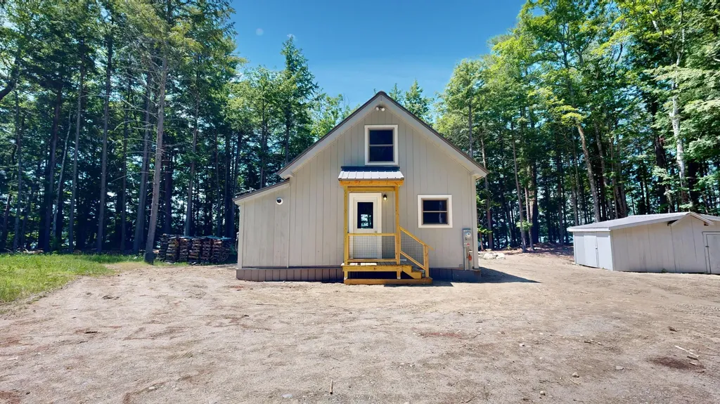 46 W Lake Drive Monmouth ME 04259