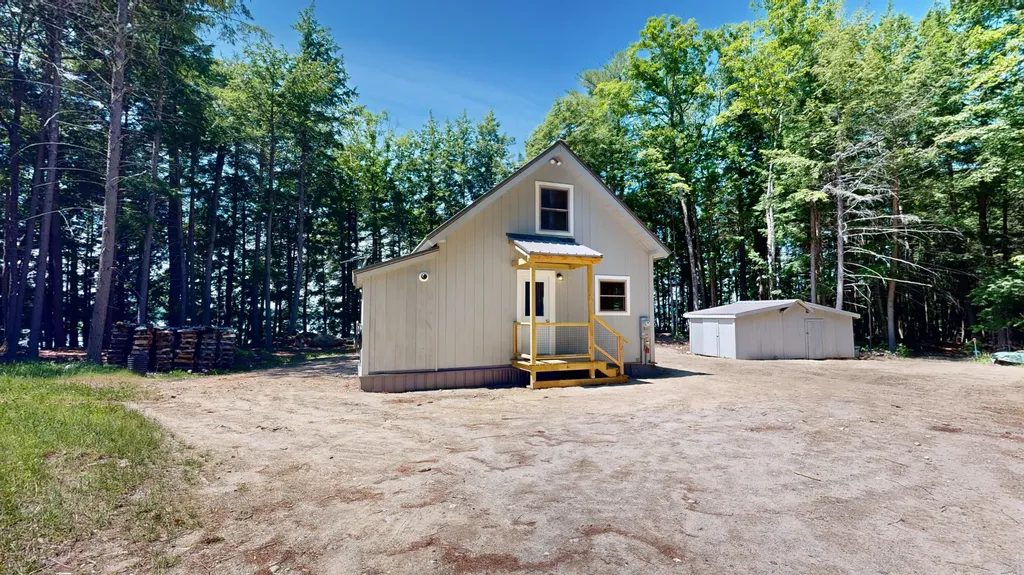 46 W Lake Drive Monmouth ME 04259