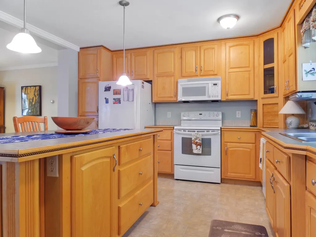 10 Sandy Cove Palermo ME 04354
