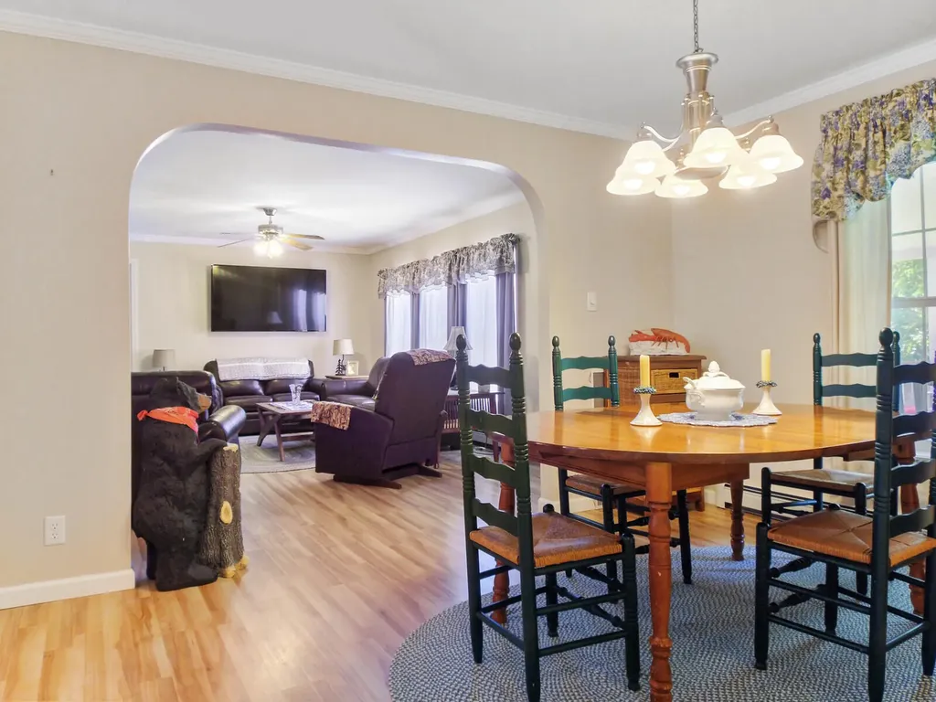10 Sandy Cove Palermo ME 04354