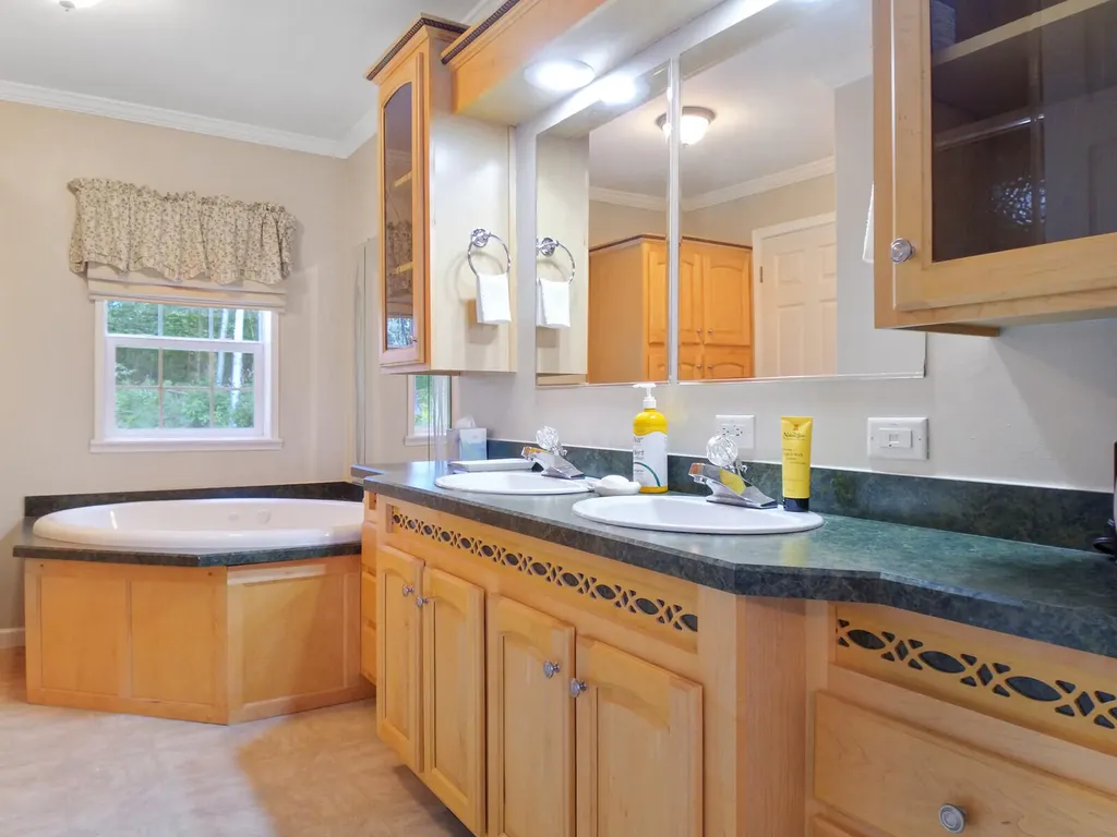 10 Sandy Cove Palermo ME 04354