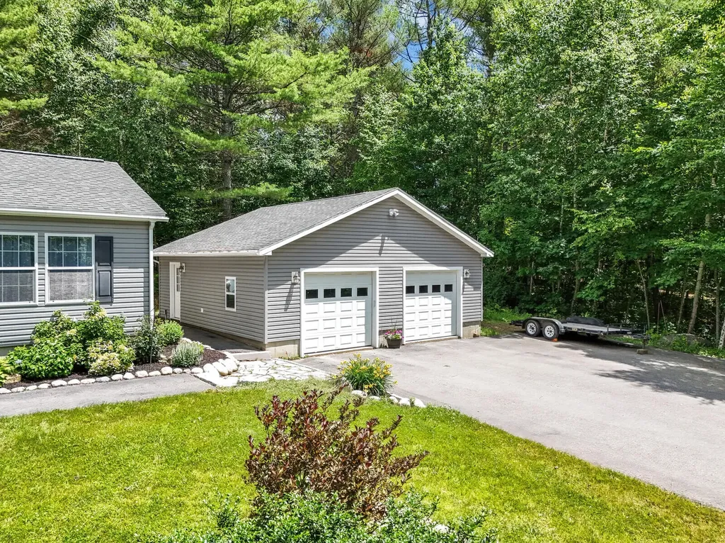 10 Sandy Cove Palermo ME 04354