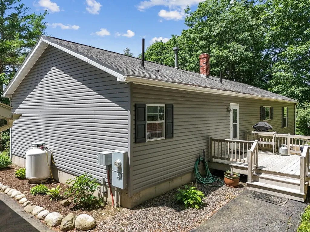 10 Sandy Cove Palermo ME 04354