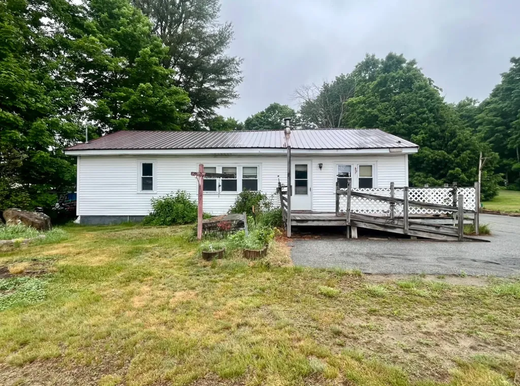 849 Lewiston Road West Gardiner ME 04345
