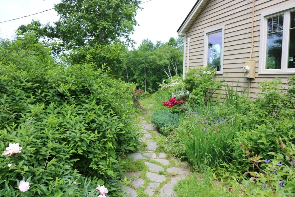 206 Drury Road Solon ME 04979