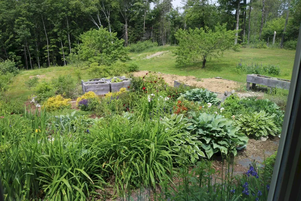 206 Drury Road Solon ME 04979