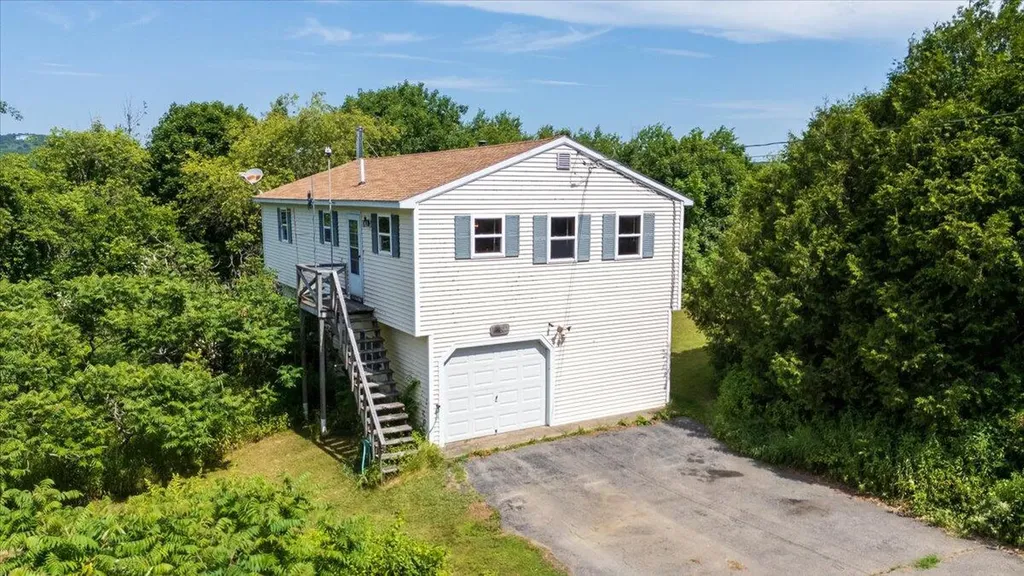 660 Old County Road Rockland ME 04841