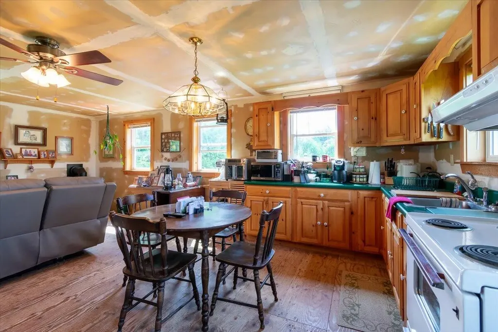 660 Old County Road Rockland ME 04841