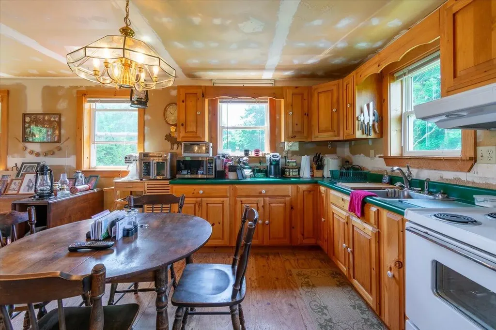 660 Old County Road Rockland ME 04841