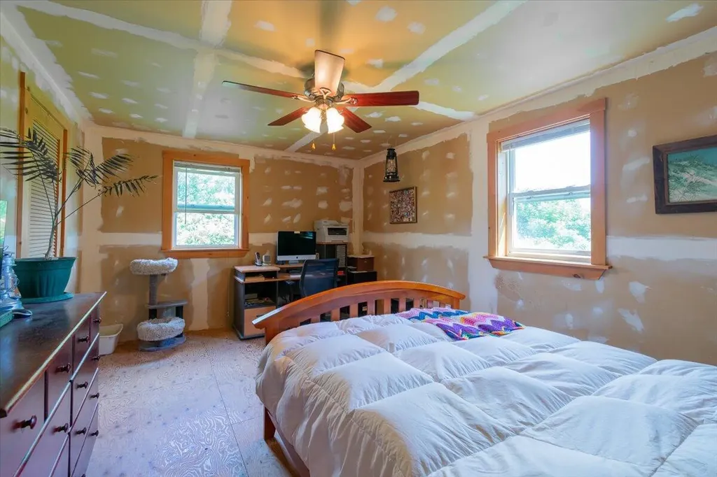 660 Old County Road Rockland ME 04841