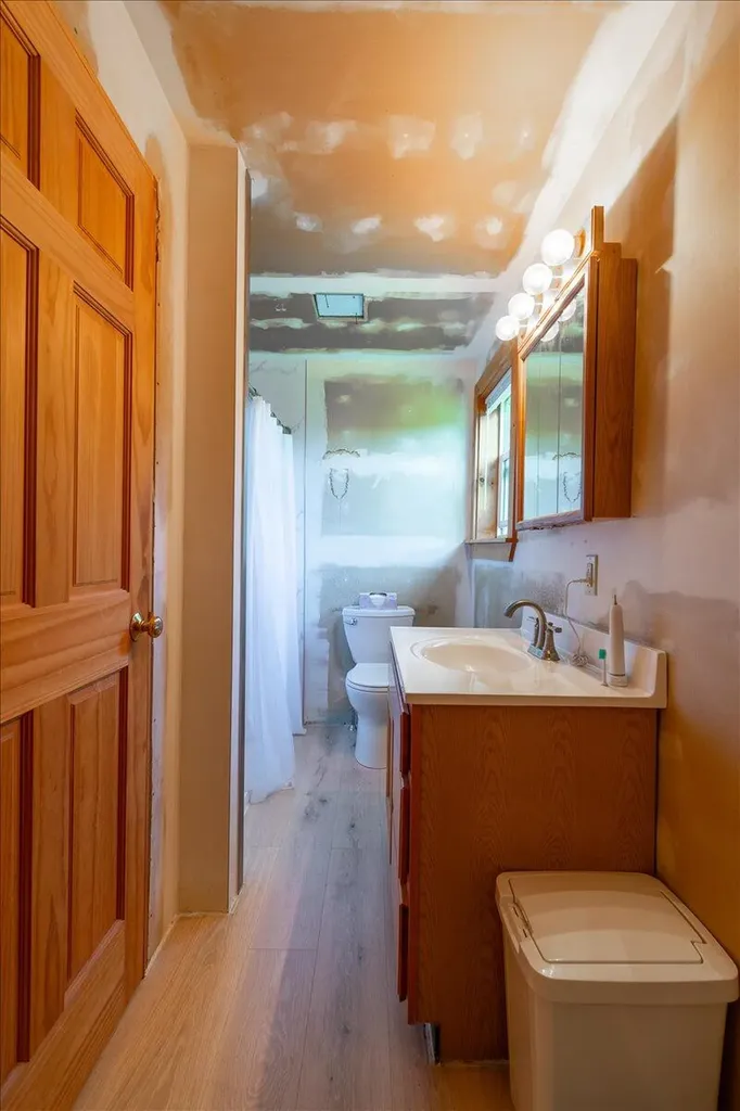 660 Old County Road Rockland ME 04841
