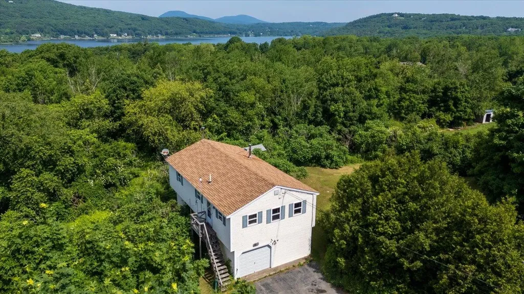 660 Old County Road Rockland ME 04841