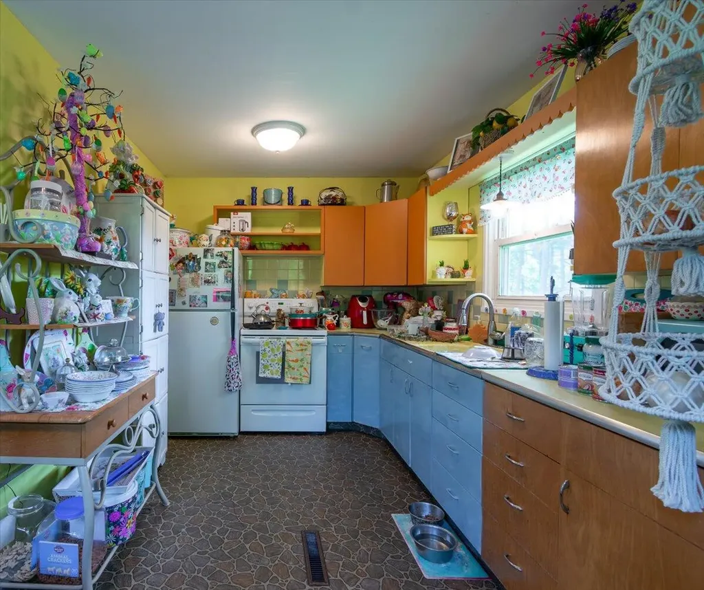 660 Old County Road Rockland ME 04841