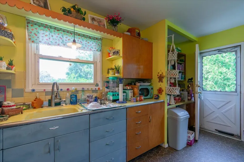 660 Old County Road Rockland ME 04841